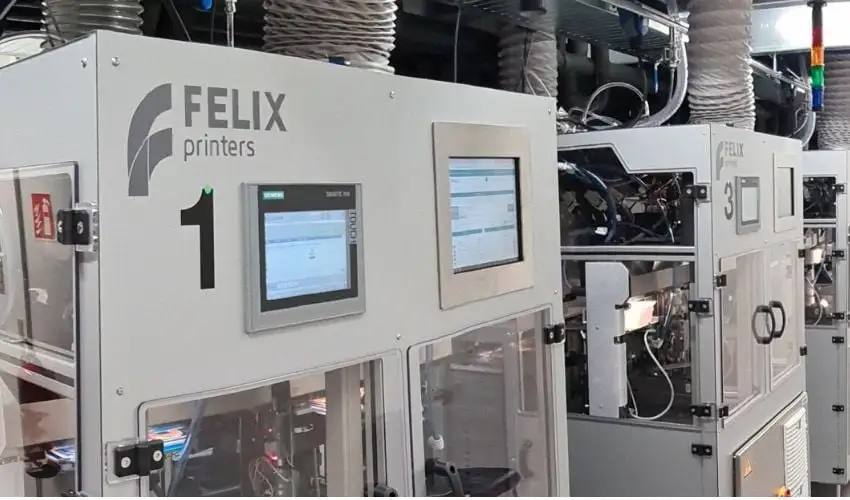 FELIXprinters推出两款模块化工业3D打印机Pro XL 3.1与Pro XXL，并配套工业级干燥柜。系统均采用模块化架构，支持定制化需求、高速打印（最高500 mm/s）及严苛工业场景应用。Pro XL 3.1具备600×400×600mm成形空间，搭载CAN总线接口与QuickSwap快速换头系统；Pro XXL配备1500×1000×1000mm超大成形容积，采用直线伺服电机与箱中箱式门架结构。干燥柜通过湿度控制与多DryCore模块组合确保线材处于最佳状态。全系列解决方案可集成至FELIXprinters云端服务器及切片软件体系，精准契合多品种小批量生产需求。