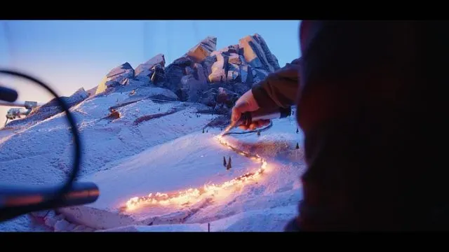 NOMINT工作室为BBC冬奥报道打造创意宣传片，采用替换动画技术将700个定制3D打印人偶与实拍火焰结合。通过精密计算与不可控燃烧的碰撞，创造出无法被CG复制的有机视觉美学，展现数字与物理媒介融合的创新边界。