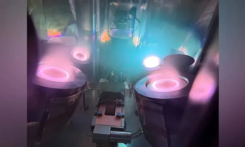 AMCRC资助南澳大学与entX利用增材制造及薄膜沉积技术，研发高功率密度贝塔伏特核电池。项目聚焦航天、国防等极端环境供能，将在14个月内完成制造工艺验证及辐射屏蔽原型开发，推动技术产业化应用。