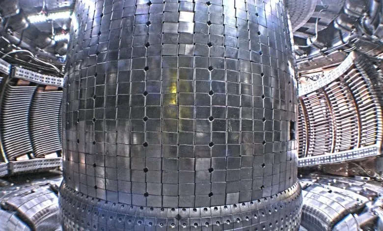 该项目通过激光金属沉积与粉末床熔融技术，研发钨铜一体化增材制造偏滤器部件，内置冷却通道可提升热管理效率与寿命，降低聚变装置维护成本，推动核聚变部件从实验室向工业化生产转化。