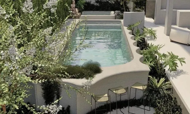 澳大利亚首座3D打印游泳池由Contec Australia采用大型混凝土3D打印技术建造而成。该地下游泳池的结构件及配套水疗池仅用时两天便打印完成，与传统建造方法相比显著加速了施工进程。这一项目展示了3D打印在建筑领域的多重优势，包括设计灵活性高、降低对人工的依赖以及缩短项目交付周期，为建筑业面临的劳动力短缺和成本上升等挑战提供了可行的解决方案。