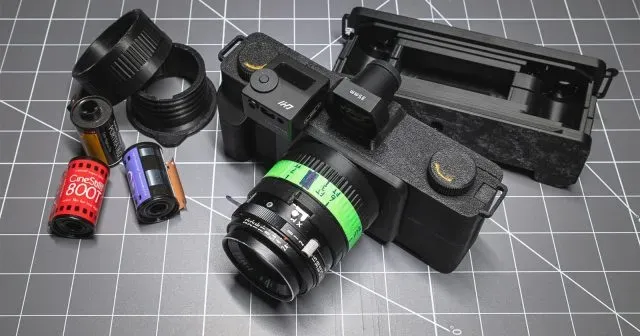 近日俄罗斯摄影师德尼斯·阿米涅夫推出已完成五代迭代的Infidex 176 V相机系统，其搭载35毫米胶片并专攻具备情感张力的逆行全景成像技术领域。