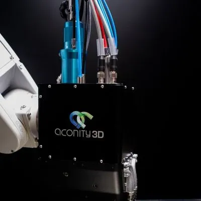 Aconity3D推出适配其丝材DED系统的多材料焊头，可在单次构建中切换三种金属丝，简化复杂设置。该模块已投入大学研究及修复应用，并计划于2026年展会展示，同时支持集成至第三方设备。