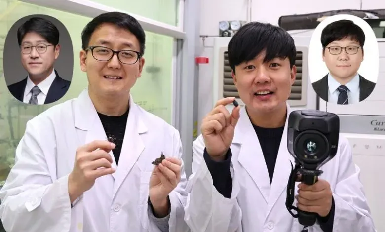 韩国科研团队突破传统硫聚合物3D打印瓶颈，开发出新型可回收智能材料。该材料具备形状记忆、近红外焊接及磁控运动能力，成功制造出自驱动微型软体机器人，为工业硫废料的高价值转化开辟新路径。