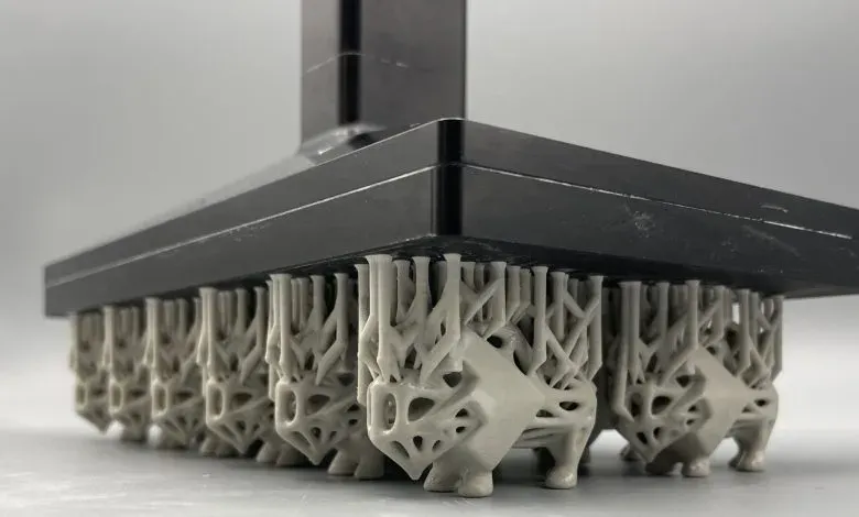 Tethon 3D通过整合Fortify的复合材料结构与材料加工技术，将陶瓷增材制造能力延伸至射频、微波和毫米波器件领域，服务于雷达、卫星通信及高端电子设备市场，并将亮相Ceramitec展会展示成果。