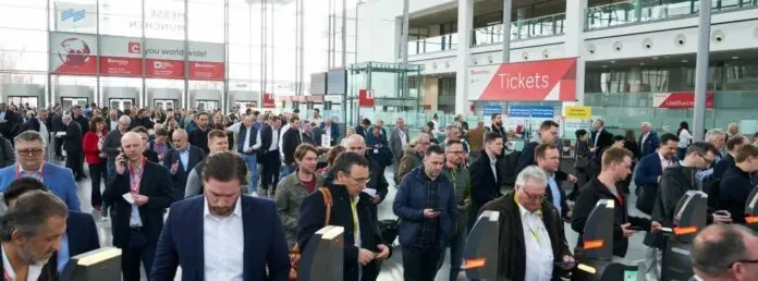 在2026年德国慕尼黑ceramitec展会上，陶瓷3D打印作为核心技术备受瞩目，吸引全球12000余名专业人士。展会聚焦数字化与脱碳，展示其在航空航天、医疗等工业领域的成熟应用，标志着该技术已从边缘走向产业核心，并构建了完整的生态合作平台。