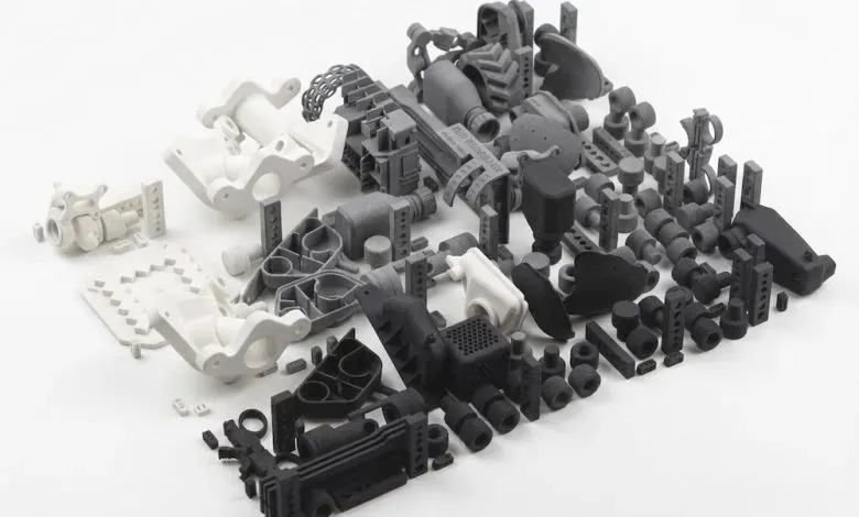 专注于粉末床熔融后处理的Spengler，正依托其专业经验与ProMaker P1000系统扩展进入SLS 3D打印服务领域。该项服务旨在为客户应对产能短缺提供支持，提供包括TPU、PA12及特种复合材料在内的多种材料选择，同时避免与客户现有生产形成竞争。