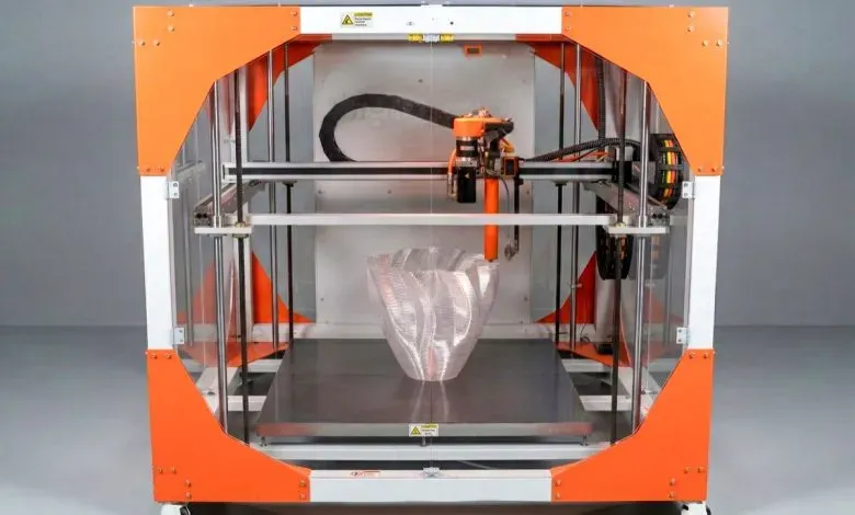 BigRep推出升级版ONE.5X大幅面3D打印机，集成自动化校准、连续打印与高速振动补偿技术，提升工业应用效率。同时携手Massive Dimension，将新型MDX颗粒挤出系统融入平台，拓展材料与成本优势，计划于2026年底商用。