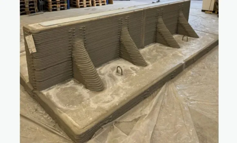 英国蒂赛德碳捕集项目首次应用机器人3D打印技术，由Hyperion Robotics为CO₂管线生产定制混凝土基座。该工艺免去模板，节省40%材料，减碳50%，强度提升十倍，重量减轻60%，展现了数字化制造在基建脱碳中的潜力。