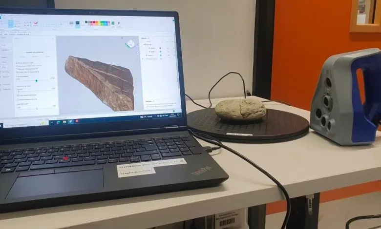 一家考古信托机构与一支大学工程团队合作，制作了一个拥有1700年历史的石头游戏棋盘的实体复制品。