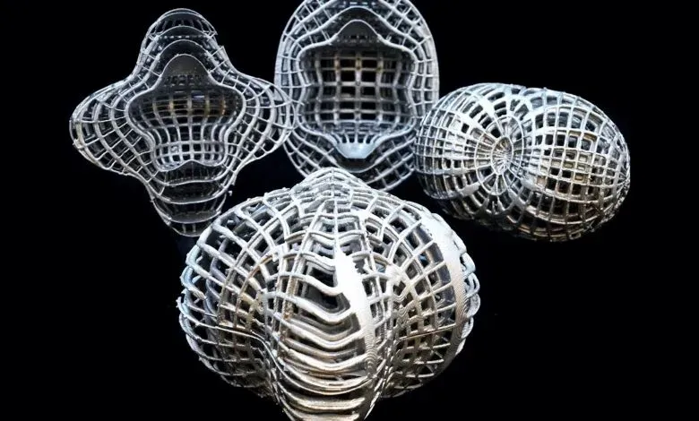 该设备使用3D打印铝晶格与铸造橡胶相结合，引导热量绕过隐藏物体