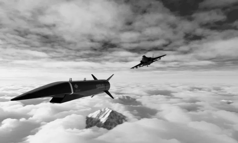 VulcanForms与Specter Aerospace携手，将金属增材制造从原型验证延伸至全速率批量生产，服务吸气式高超声速武器。此举整合高速打印、后处理能力与近十年导弹设计经验，旨在降本增效、加速交付，并推动美国首个专用高超声速制造设施落地。