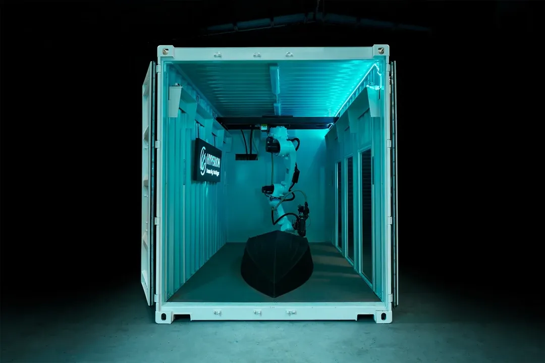 Hyperion Systems与Inspire Robotics合作，将箱式增材制造系统TitanCell部署至东帝汶，以废塑为原料现场打印船体及海洋设施，降低岛国进口依赖。项目获澳政府资助，目标2029年东盟峰会展示成果，并计划拓展至原住民社区；西非也出现类似本地化3D打印造船方案。