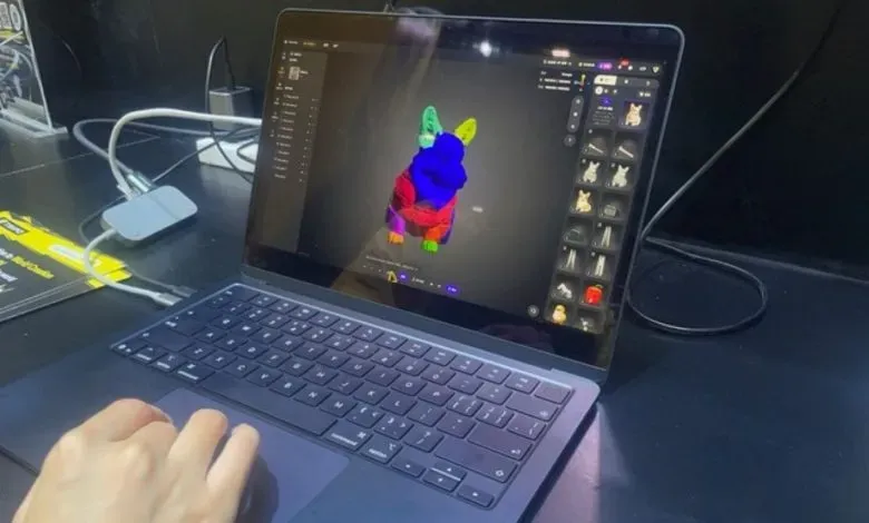Tripo AI于TCT深圳展推出H3.1高精细度生成模型与Segmentation v2自动分割工具，分别实现高多边形网格资产的一键打印及部件语义拆分，并现场展出3D打印手办、功能件，参观者可即时体验创建可打印资源。