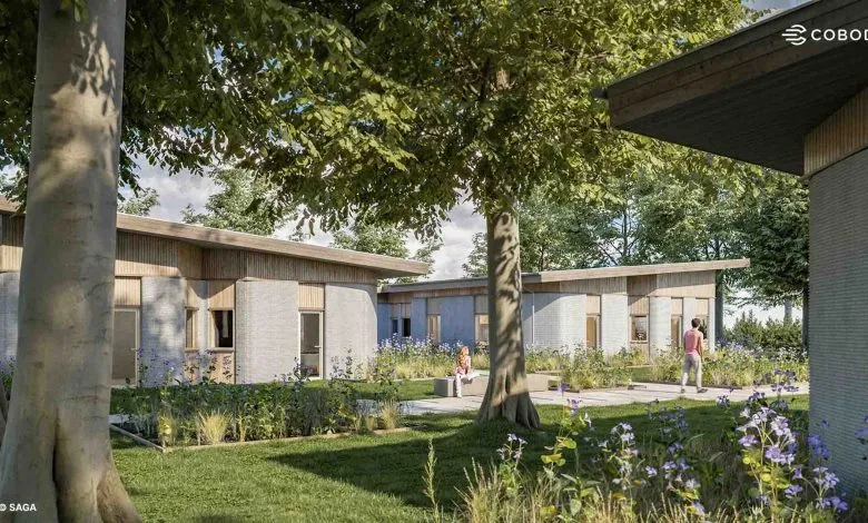 丹麦霍尔斯泰布罗Skovsporet项目完成欧洲最大3D打印住宅墙体施工，由COBOD的BOD3打印机打造36套学生公寓。技术采用低碳材料，五天即可完成单栋打印，实现高效节能建造。项目保留95%原有树木，融合现代设计与自然生态，即将进入内装阶段。