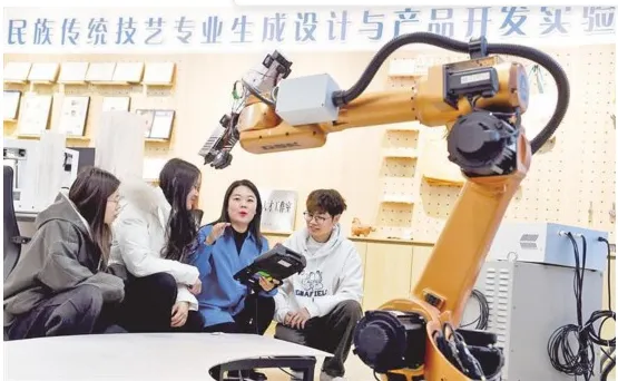 腾讯云混元3D 3.0加速建模与打印应用，API出海并将推国际站；iSUN3D以单组分弹性树脂贯通整鞋打印，2—3小时产两双并降本；宁夏特教学院引入多轴机械臂，探索残障职教与先进制造融合。
