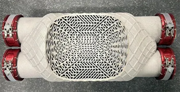 借助GPU加速仿真，航空制造商Sintavia仅用两周即交付优化后的3D打印热交换器，实现减重30%、热效提升20%。英伟达Blackwell架构GPU将仿真时间从数天压缩至数分钟，打破算力瓶颈，推动复杂结构设计与验证的快速迭代。