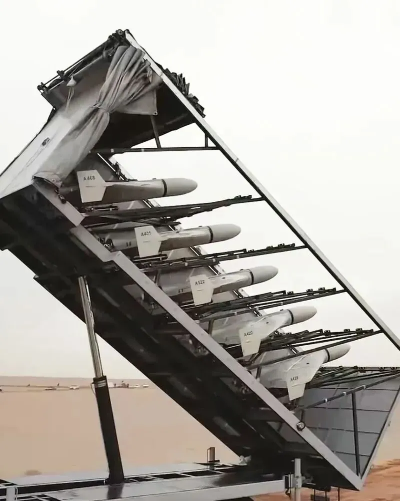 在乌克兰战场，3D打印正重塑战争成本逻辑——它通过快速迭代、近前线生产和模块化定制，将无人机研发周期从数月压缩至数天，用速度与灵活性对冲廉价无人机的量产优势，成为现代战场上改写规则的关键变量。