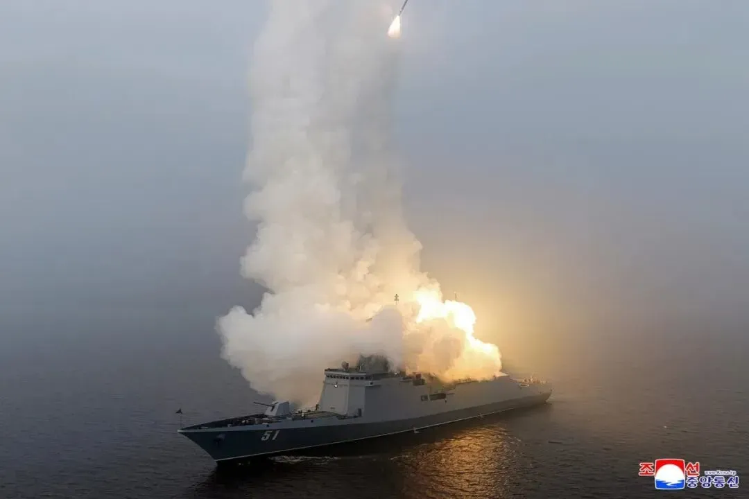 伊朗战争暴露现代军事结构性矛盾：高成本防御系统难抵低成本无人机消耗战。3D打印在非对称战争中凸显战略价值，通过分布式快速制造武器部件，重塑军事供应链与制造业逻辑。这场冲突将加速增材制造在国防领域的应用转型。