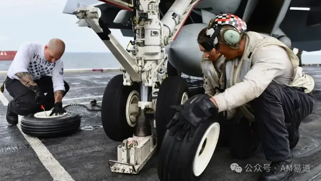 美军用冷喷涂3D打印修复F/A-18“超级大黄蜂”轮毂，成本降至300美元、耗时缩至2小时，每年可挽救八成报废件。海军、空军等多军种已广泛部署该技术，以应对昂贵备件和供应链痛点，推动战场保障模式变革。