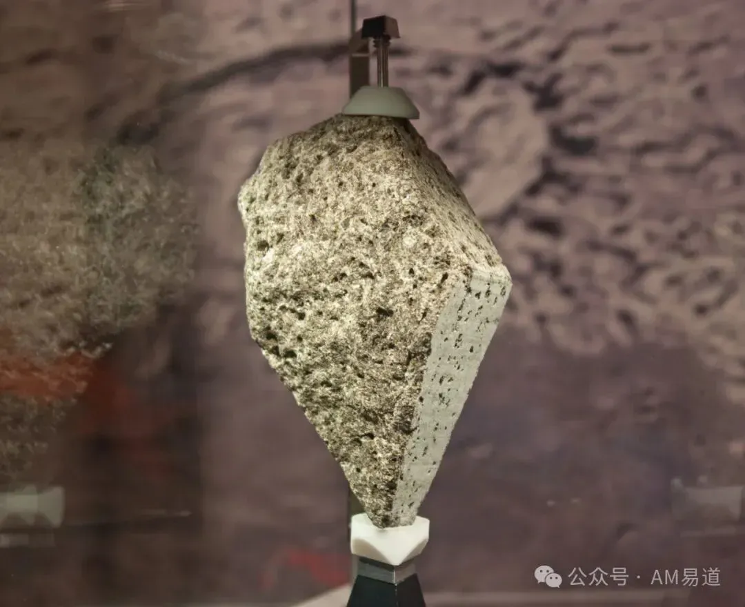 中国发布1:250万高精度全月地质图，公开数据为3D打印月球模型带来细腻细节还原，助推DIY定制与科普衍生品。同时，模型制作需应对数据复杂度与成本平衡，AR应用、线下工坊等商业化路径也成为行业关注焦点。