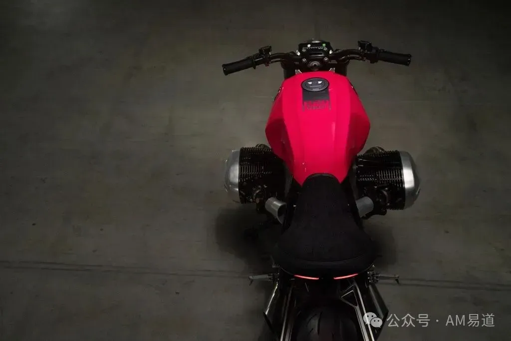 文章结合女骑士市场讨论摩托车3D打印应用，介绍BMW R20灯架、宝马车架研发及Light Rider轻量化案例，并分析个性化设计与市场传播的关系。文中部分车架性能数值为作者按业内经验估计。