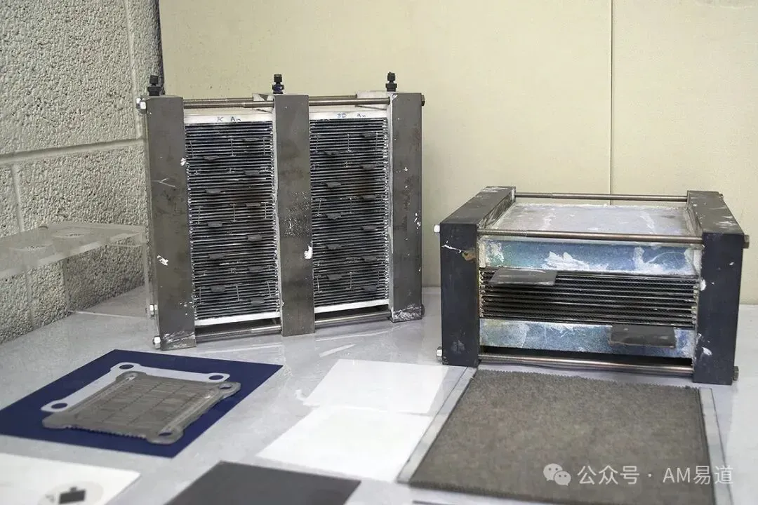 陶瓷3D打印可制造致密无裂纹的固体氧化物电池电解质，波纹结构使有效面积增加57%，发电与电解制氢性能同步提升，兼顾稳定性与规模化潜力，为氢能和储能领域开辟新路径。