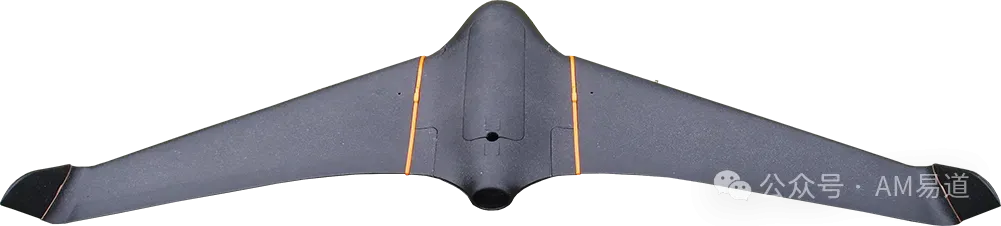 本文展示Kostiantyn Abramov使用Geomagic Design X和SolidWorks对Skywalker X8飞翼无人机进行逆向建模的流程，涵盖网格修正、曲面提取、实体与横截面创建及DXF轮廓导出。设计仅供学习交流，商用须取得授权。