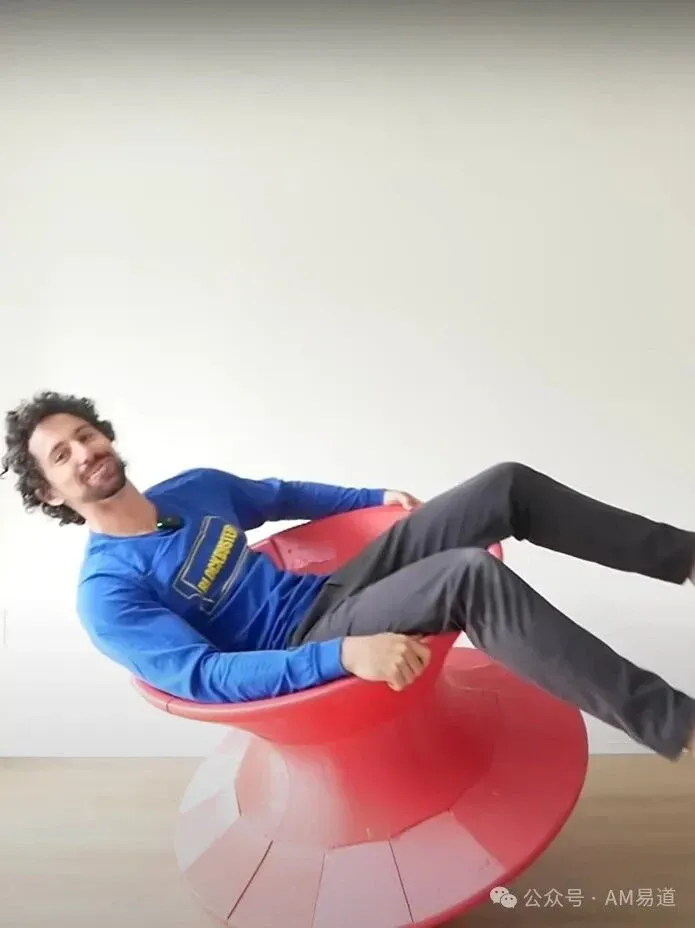 3D打印爱好者Morley Kert通过建模、分段、农场批量打印与组装，复刻Magis Spun Chair。原文介绍制作约耗时5天、材料成本约300—400美元，并以18张图片呈现制作过程，讨论大件家具定制对3D打印农场的启示。