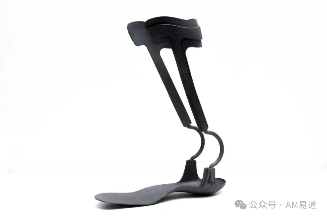 HP数字工作流程产品经理Melanie Shelton以Crispin Orthotics为例，提出医疗3D打印需要整合扫描、设计、生产及跨部门协作。文章讨论生产点控制、成本、保密、可持续性与交付体验等潜在收益，也指出整合需要时间、精力和投资；相关收益为作者的运营观点。