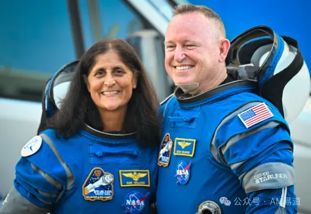 美宇航员因波音飞船故障滞留太空，NASA改派SpaceX龙飞船接返。事件背后，3D打印技术成为航天关键推力：SpaceX发动机部件、波音座椅及钛合金结构均受益于增材制造，其降本增效优势正重塑航天产业格局。