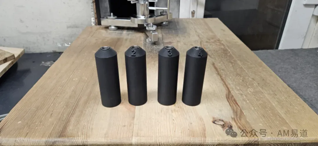 文章介绍立陶宛团队的3D打印消音器案例，梳理其仿真与实测、增材制造特点及市场增长判断。原研究设备和材料信息有限，文中工艺判断含推测，测试结果与仿真也存在差异。