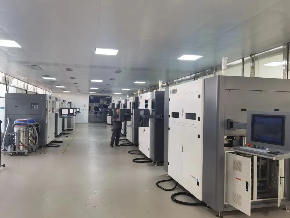 贵州科学城高分子增材制造中试平台配置53台3D打印设备，建成SLS、HALS中试线，掌握高性能聚合物粉末及循环利用专利技术，助企业材料成本降逾50%，产品应用于航空航天、汽车等领域并出口北美、东盟。